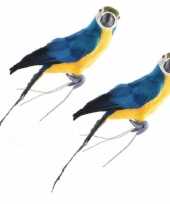 2x stuks dierenbeeld blauwe ara papegaai vogel 34 cm decoratie met veren