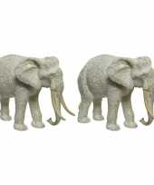 2x stuks dierenbeeld olifant 18 cm gegraveerd met mandala patroon