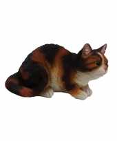 Dierenbeeld zittende kat poes zwart wit 32 cm